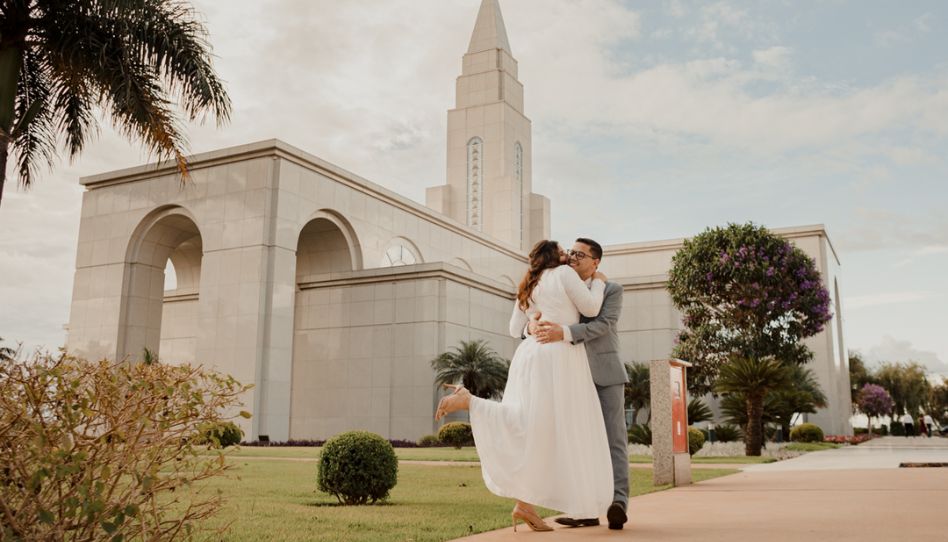 casamento no templo, beijo 